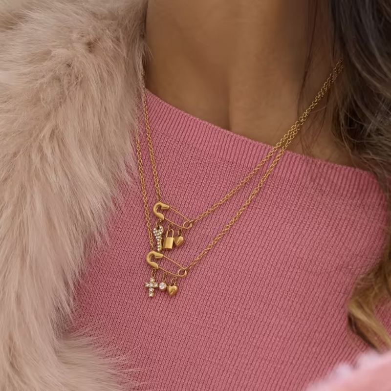 Κολιέ ατσάλι με παραμάνα και charms