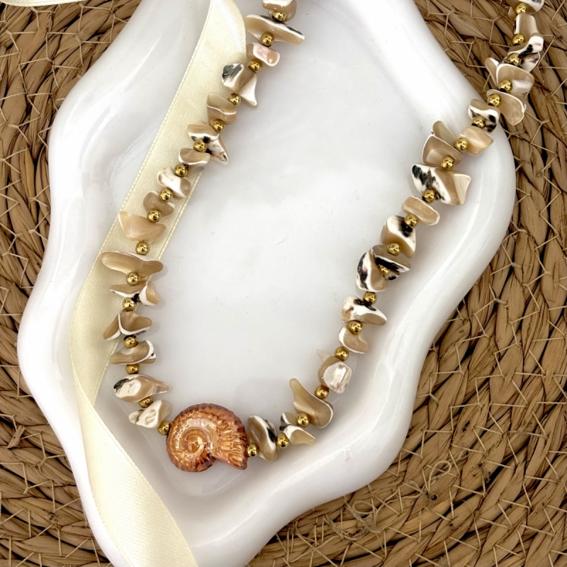 Κολιέ ατσάλι με πέτρες και κοχύλι