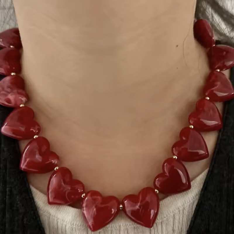 Κολιέ με καρδιές από ρητίνη
