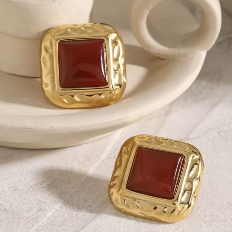 Σκουλαρίκια  ατσάλι με κόκκινη πέτρα