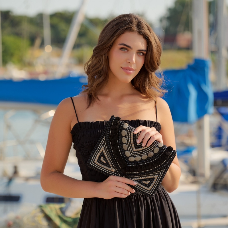 Tσάντα κεντητή με πέτρες φιλντιτσι και τρουκς