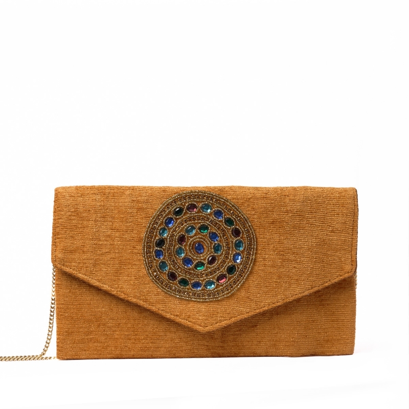 Τσάντα με πολύχρωμες πέτρες